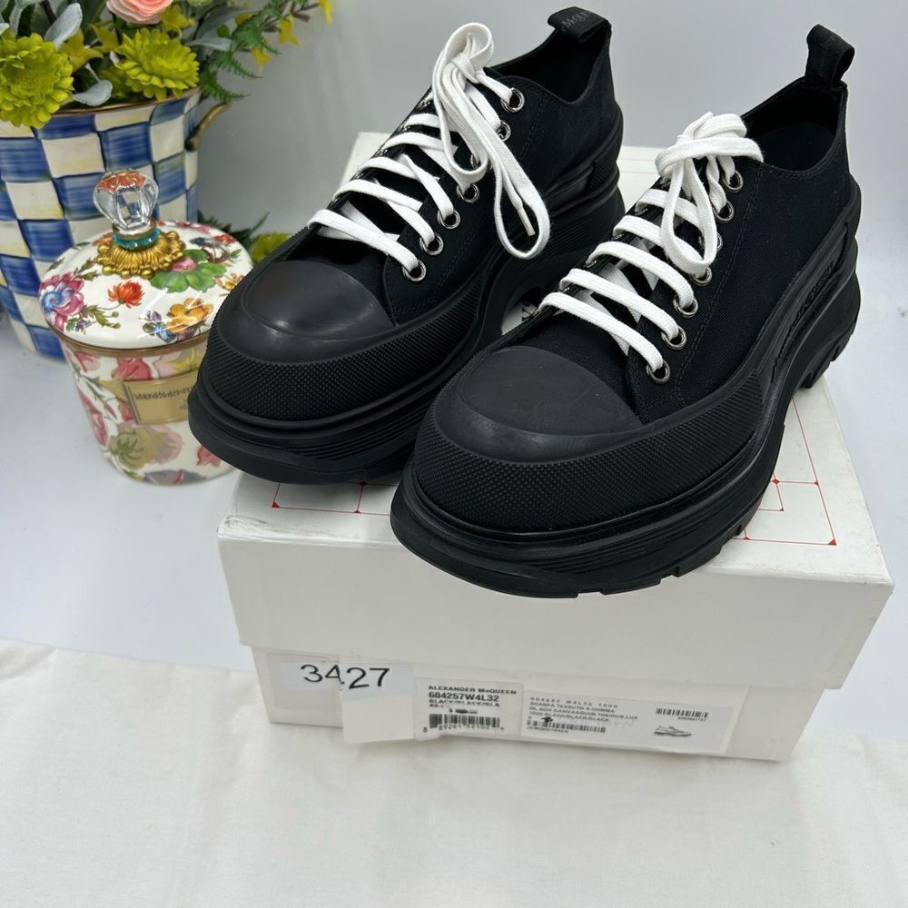 Man Alexander, McQueen tread slick low top sneakers size 43 made in Italy - Picture 2 of 7
